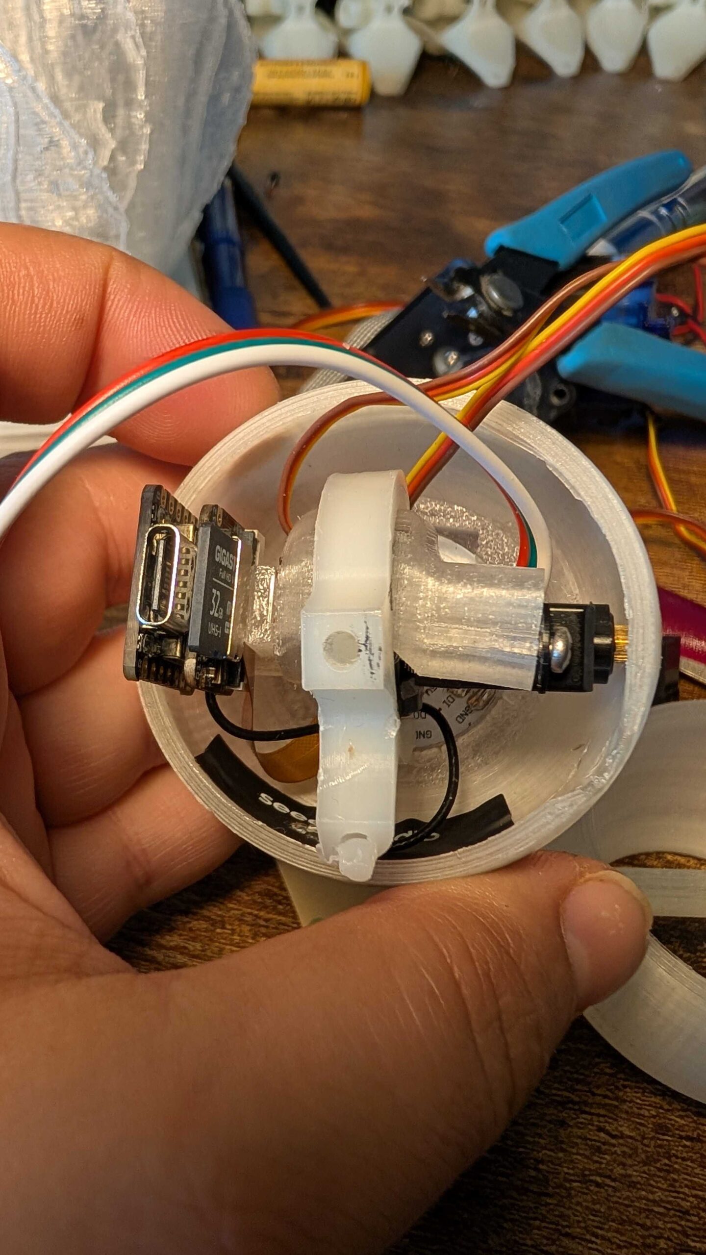 Eyeball servo gimbal