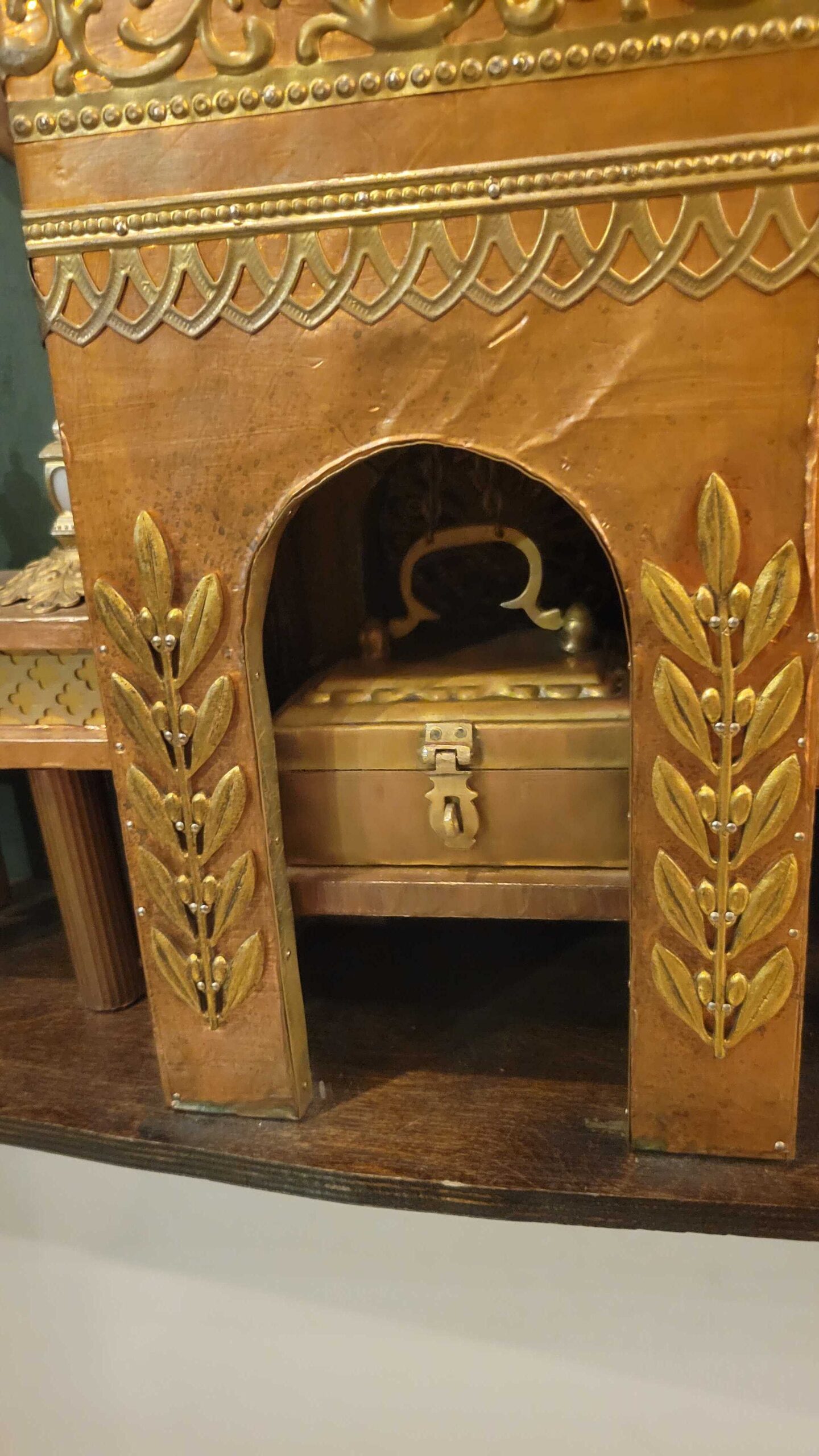 The key elevator mid-descent